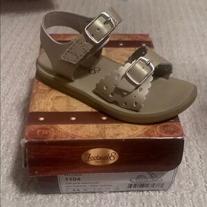 FootMates Gold Sandals Adjustable Buckle Durable Sole